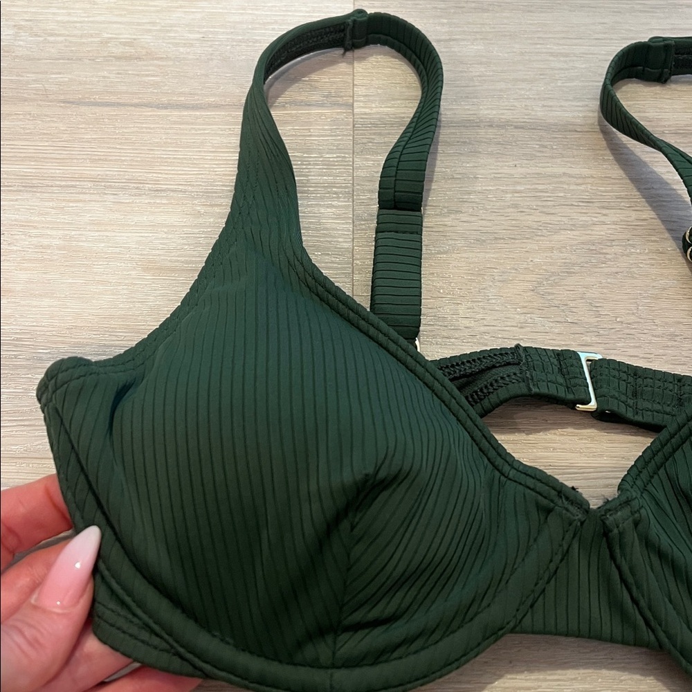 Women's Retro Ribbed Underwire Bikini Top
- Shade & Shore™ Dark Green 34 C - Picture 10 of 14